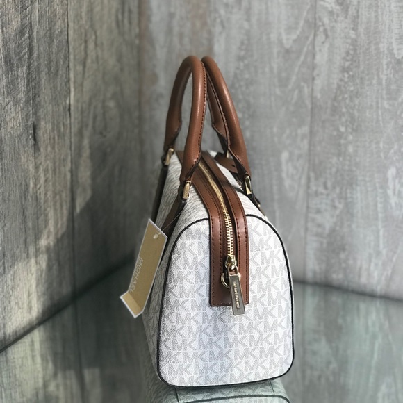 Michael Kors Hayes Small Duffle Bag Vanilla W - Picture 4 of 7